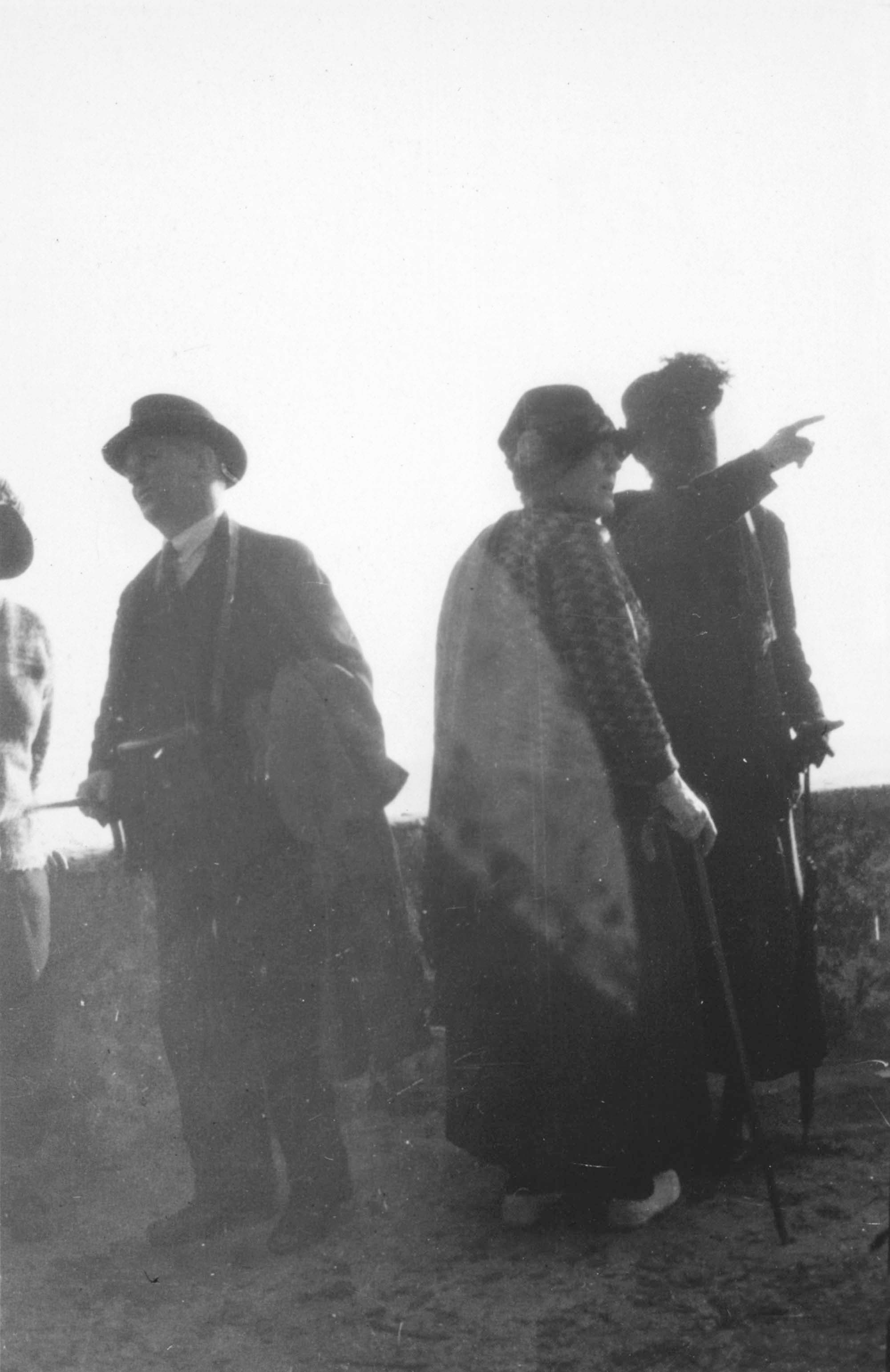 Ægteparret Nielsen med Charlotte Trap de Thygeson. Menton, februar 1925.