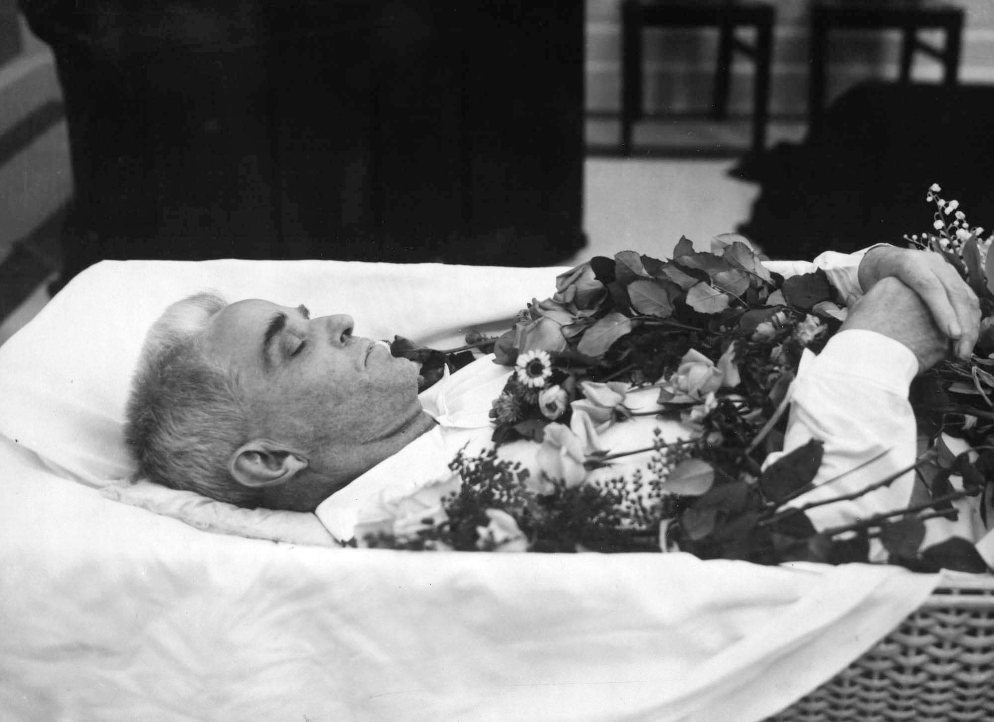 Lørdag den 3.10.1931, Rigshospitalets kapel. Denne og lignende optagelser blev trykt i mange aviser den 4.10. og i Berlingske Tidendes aftenudgave allerede den 3.10.