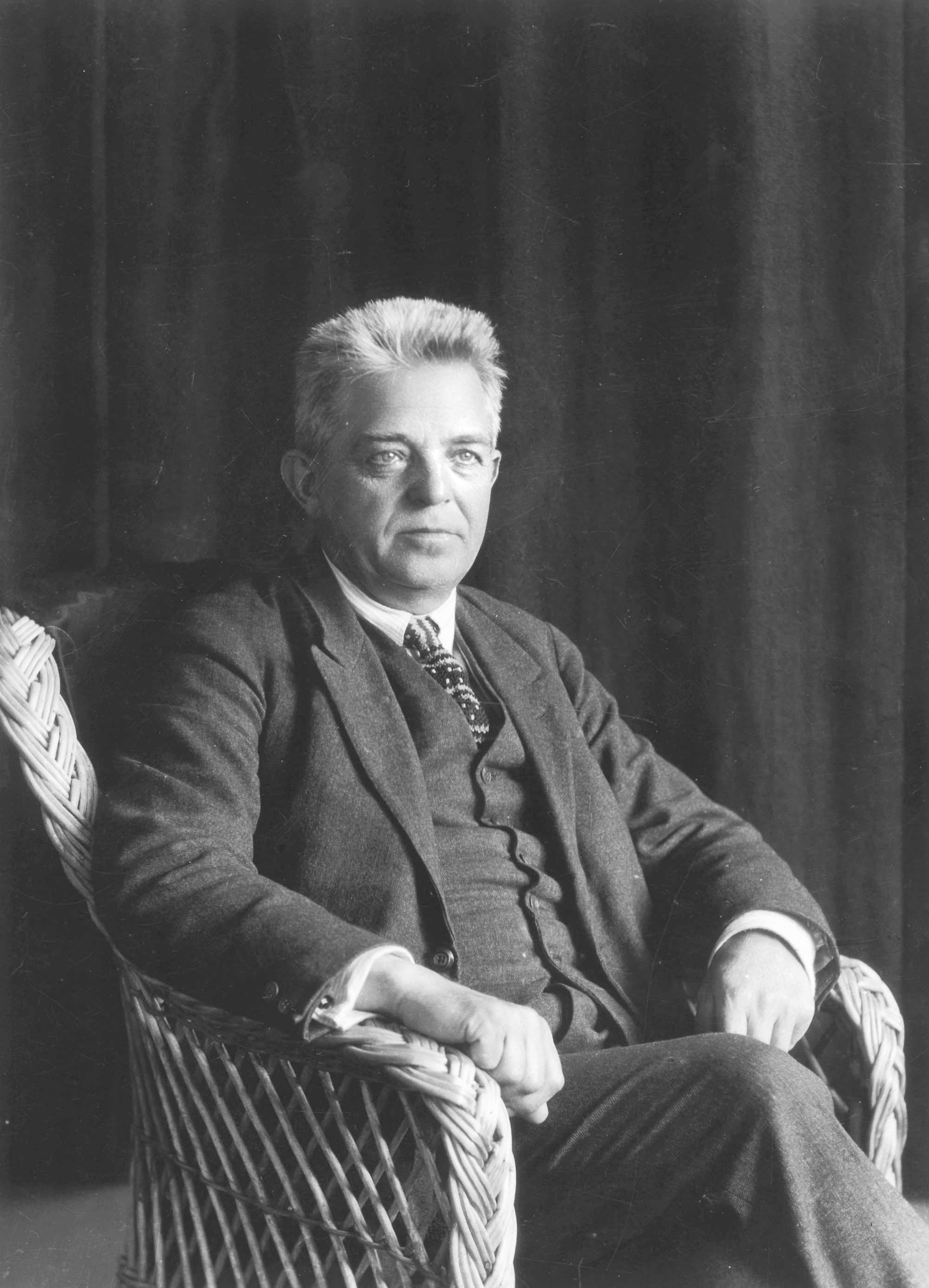 Dette og følgende: To udaterede atelierfotografier.