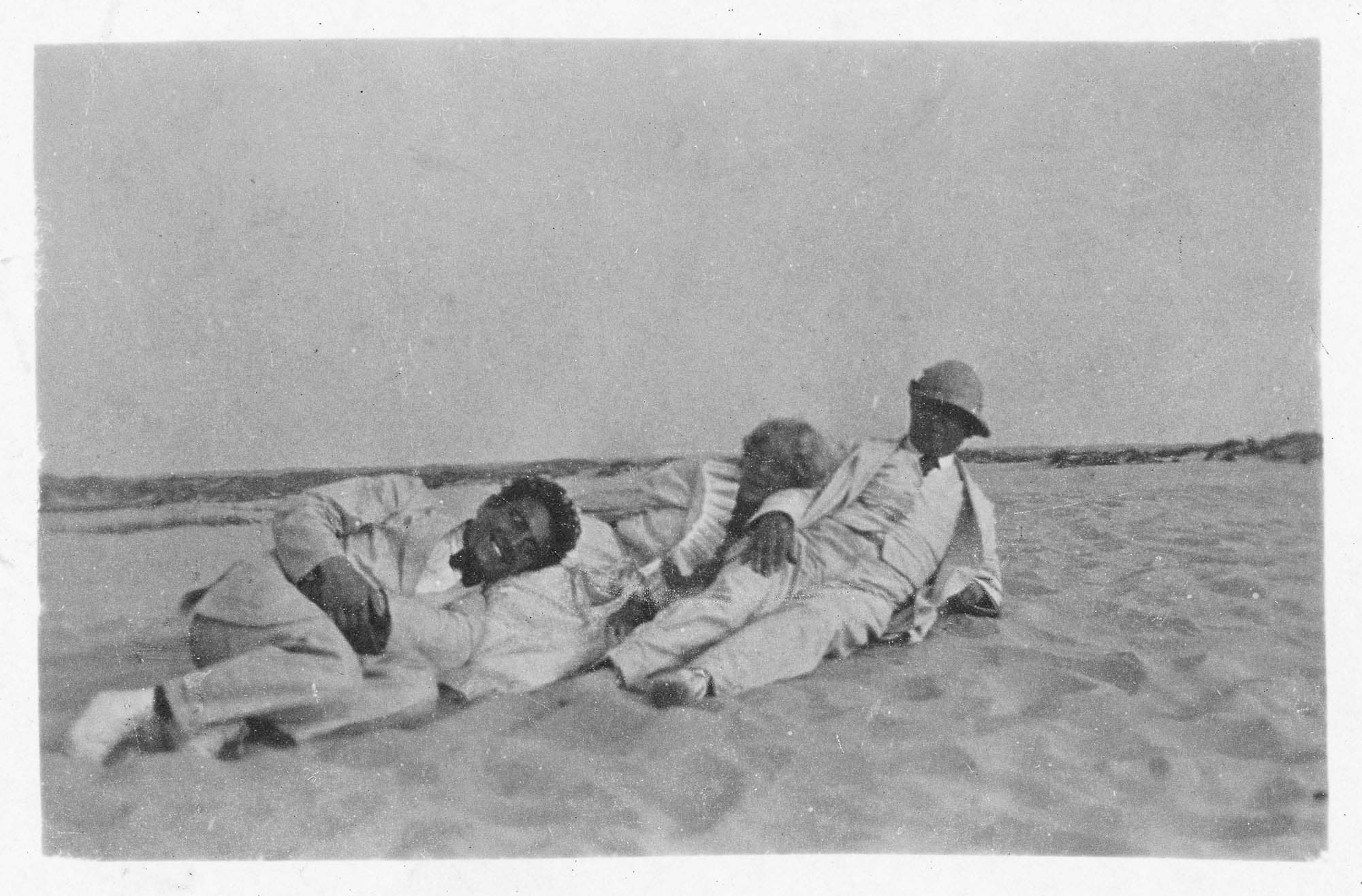 6:230 sendt som postkort. Emil Telmányi, Søs og Carl Nielsen, Skagen 1919.