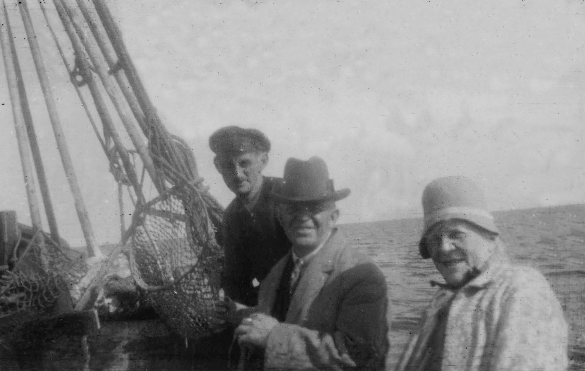 Hr. og fru Nielsen ombord på fiskekutter, jf. 754.