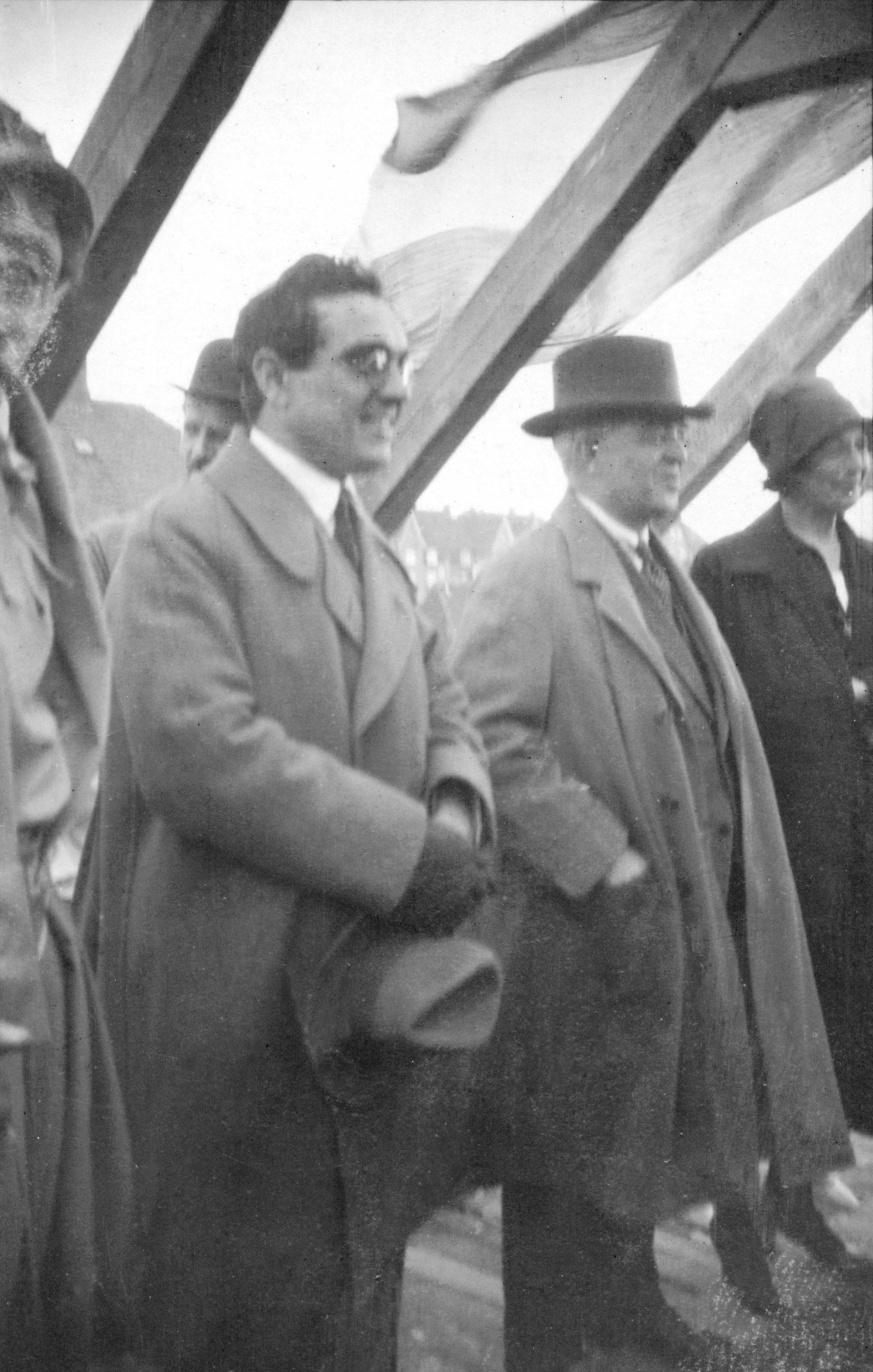 Fra venstre Søs og Emil Telmányi, Carl Nielsen og Vera Michaelsen. Måske Paris 1926, ifølge fotografiets bagside.