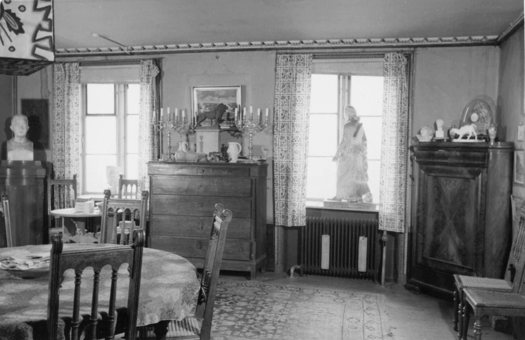 Dette og følgende seks billeder: Efter Anne Marie Carl-Nielsens død i februar 1945 blev stuerne og soveværelserne i Frederiksholms Kanal 28A fotograferet.