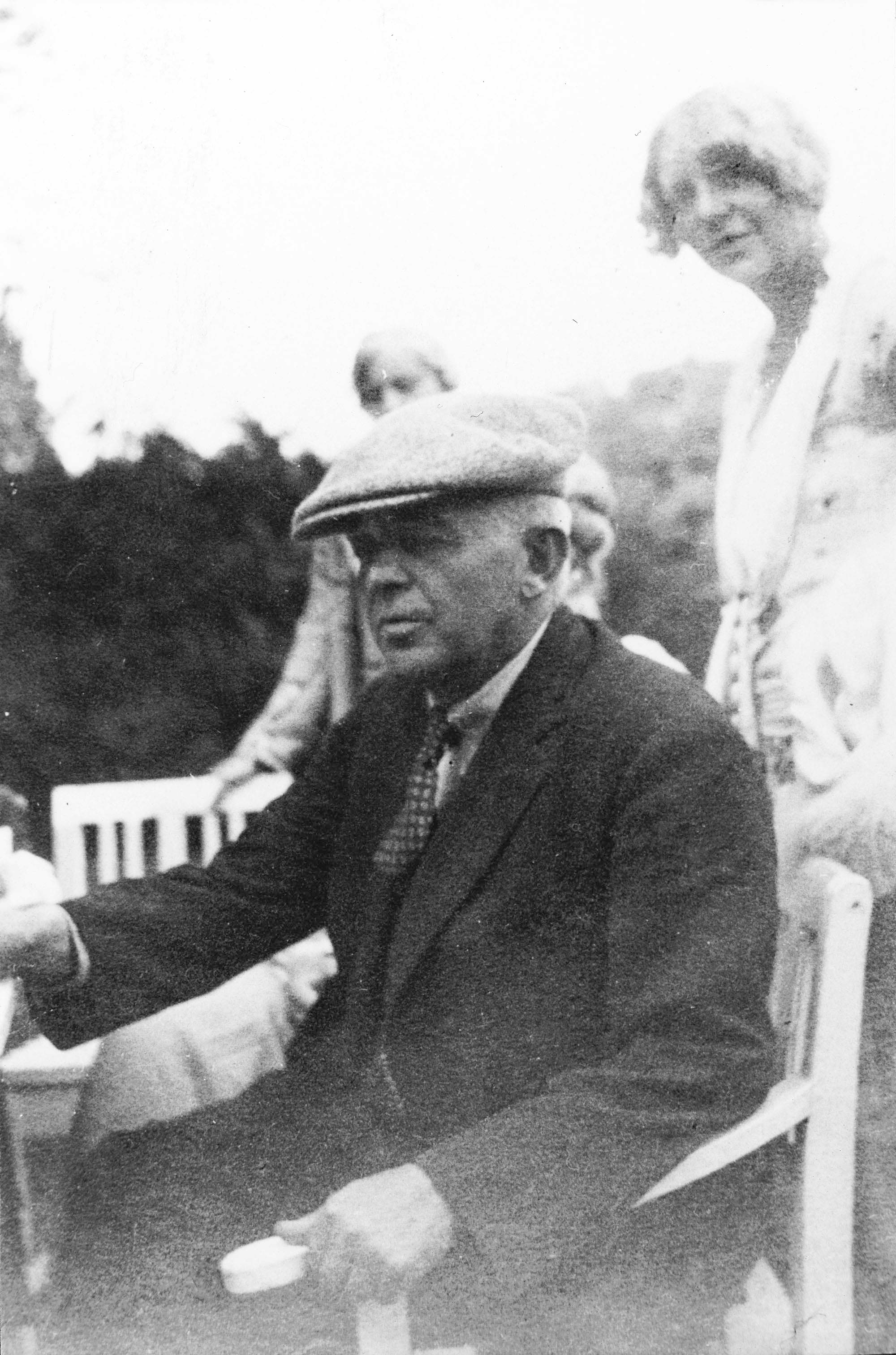 
            
                
                
                Carl Nielsen og datter Søs. Jonsered eller Tjöstelsröd?
            
        