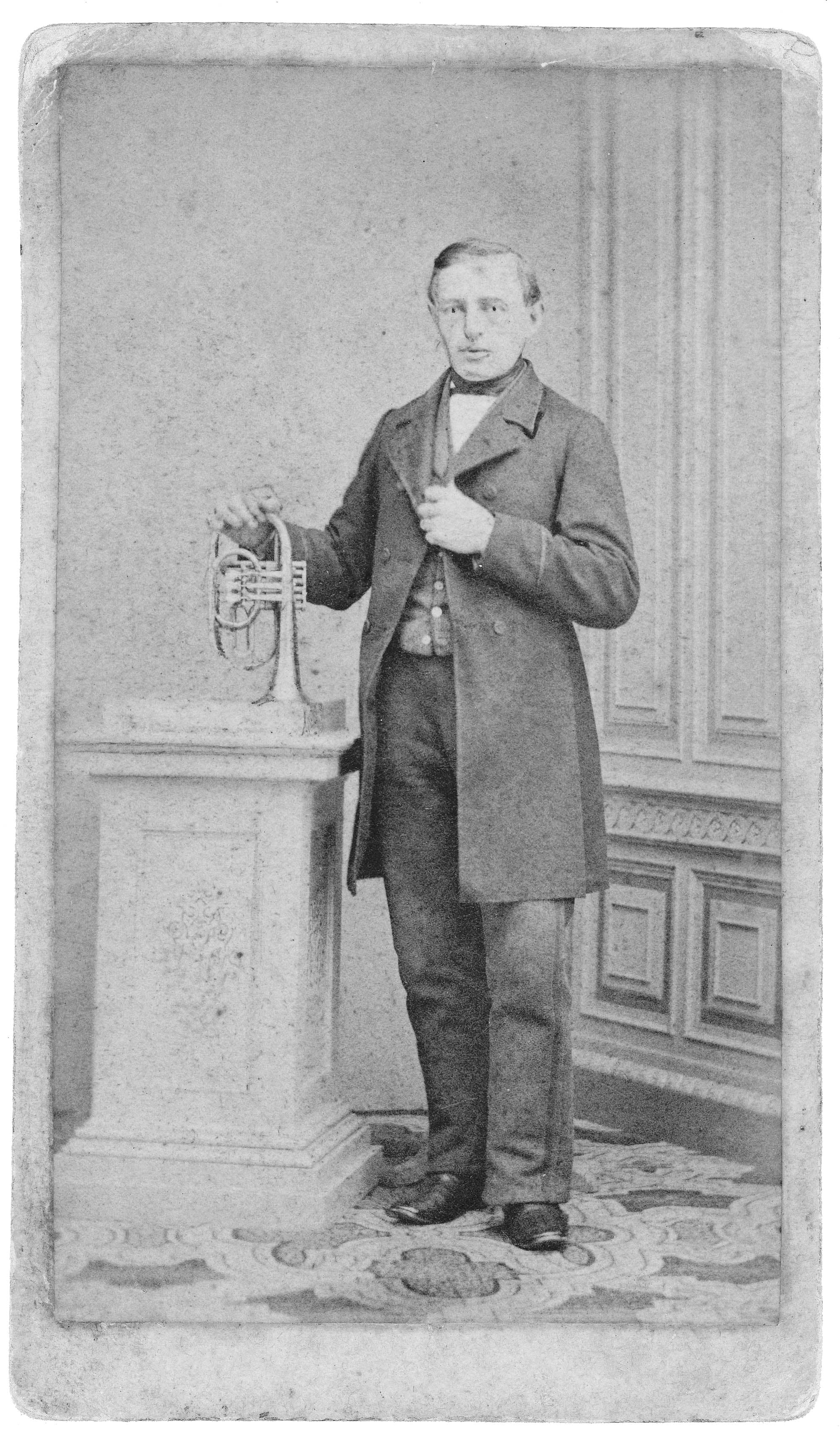 Carl Nielsens far, den gamle daglejer, maler og spillemand Niels Jørgensen, døde den 22.11.1915. Hvornår budskabet nåede København vides ikke, men det fremgår af et brev fra Agnes Lunn til Anne Marie Carl-Nielsen den 25.11.1915, at hun var tilstede i hjemmet, da ”den vemodige Tidende” ankom. Se i øvrigt note til 303.