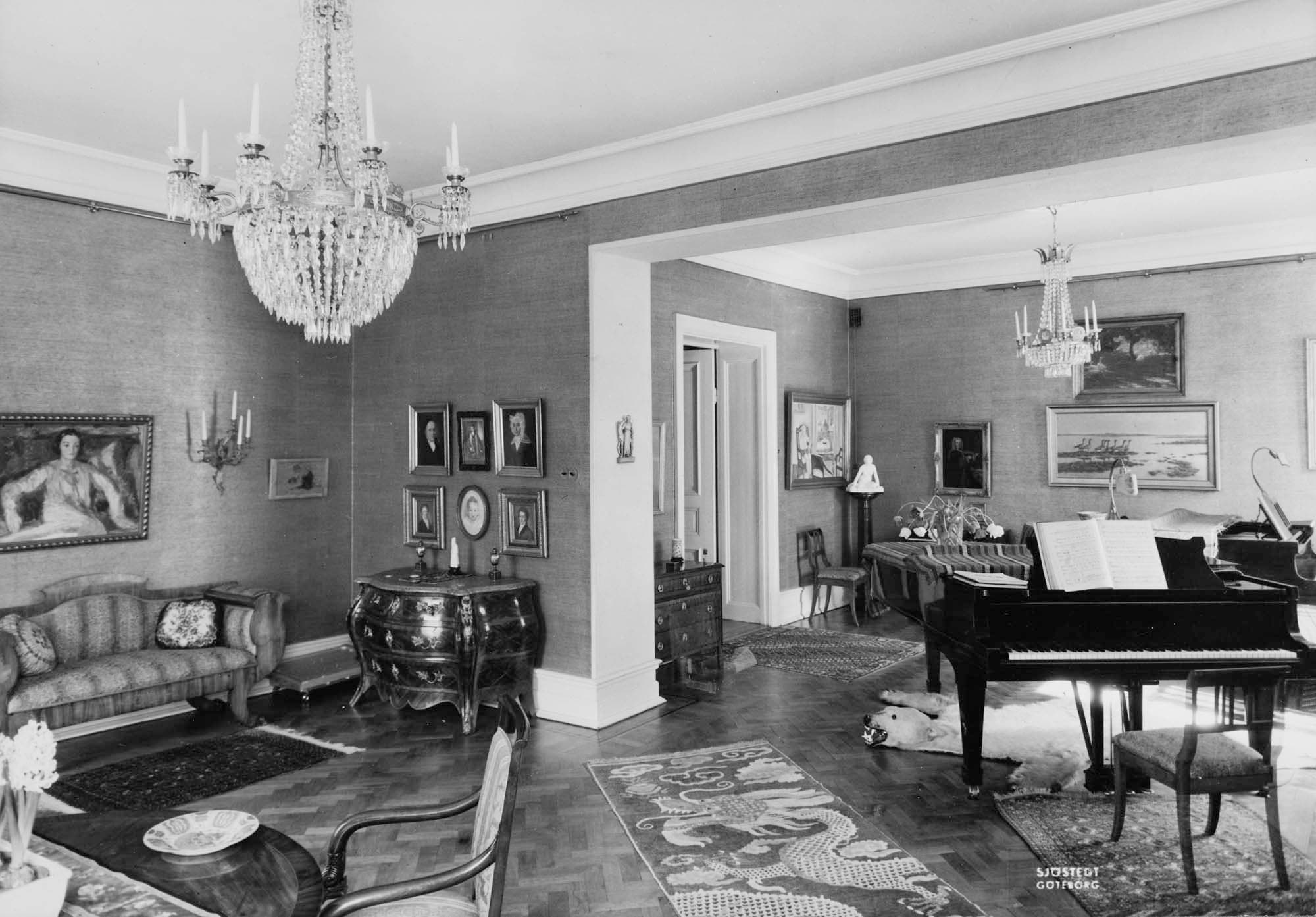 Familien Mannheimers musikstue, som den stod i 1942. Sml. 6:145.