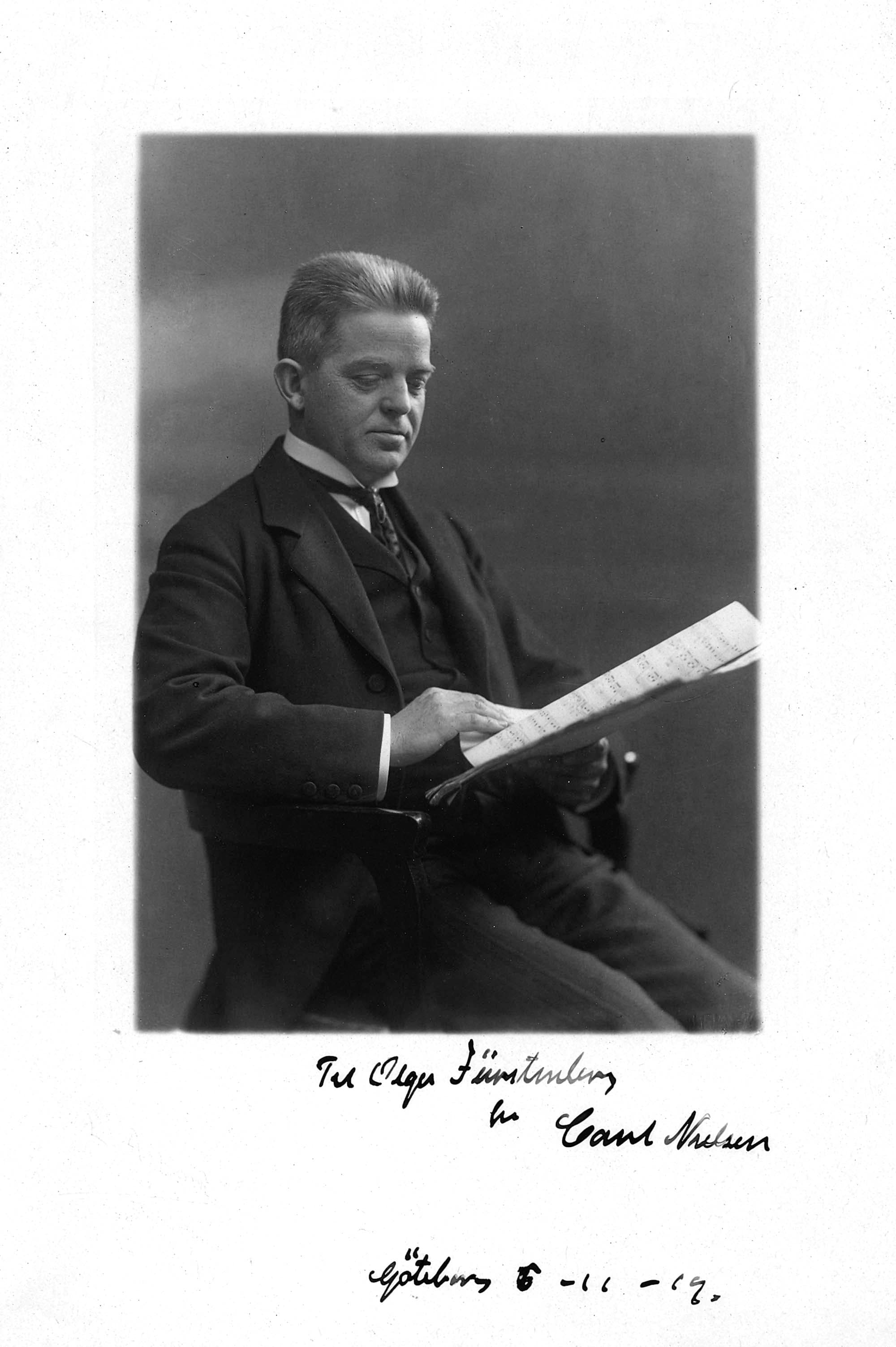 Carl Nielsen med dedikation til Olga Fürstenberg, datter af Emma og Harald Fürstenberg, Göteborg. Sml. med 5:449. (Statens musikbibliotek, Stockholm). 