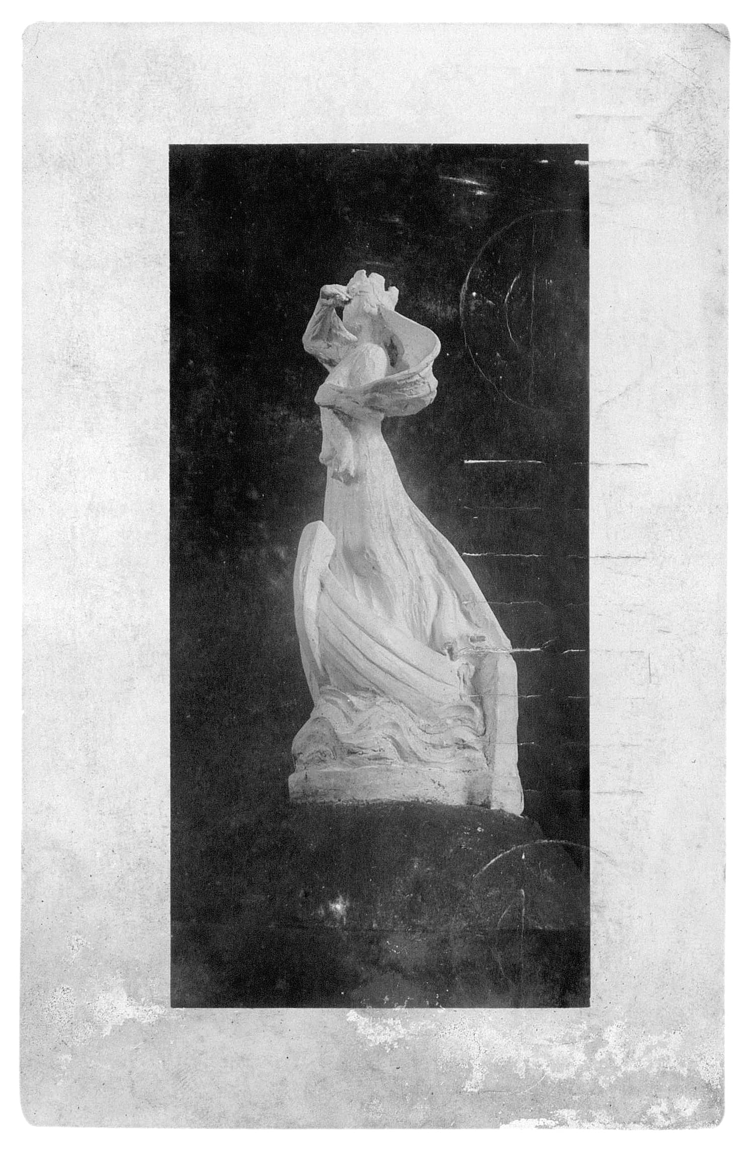 Forsiden på postkortet (nr. 63) fra Anne Marie Carl-Nielsen til Carl Nielsen på Troldhaugen: et forstudie til Dronning Dagmar-monumentet, der blev afsløret på Slotsbanken ved Ribe 24.8.1913.