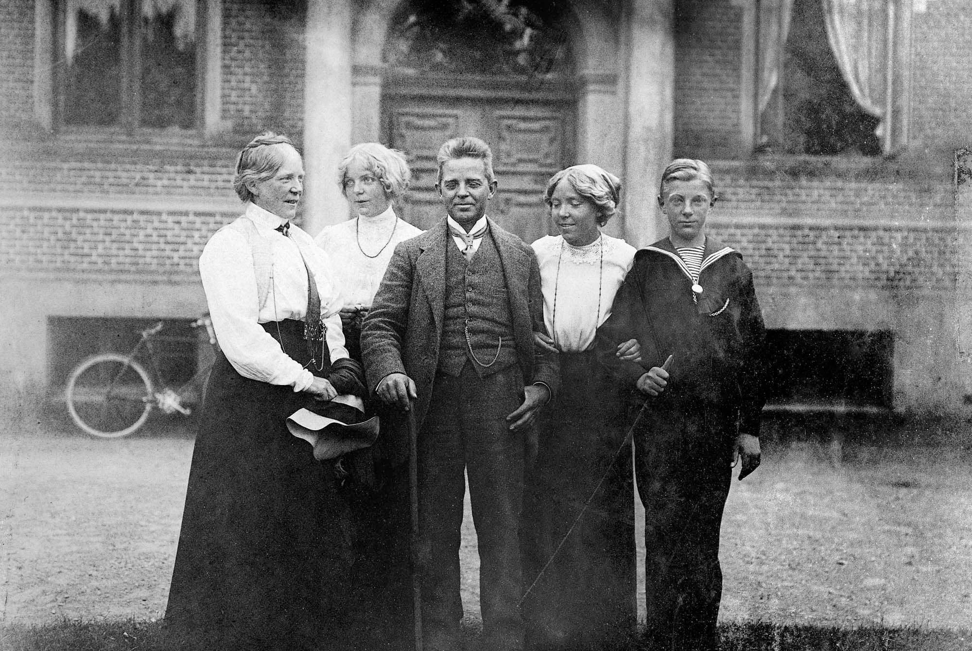 Familien Nielsen på visit, 1910.