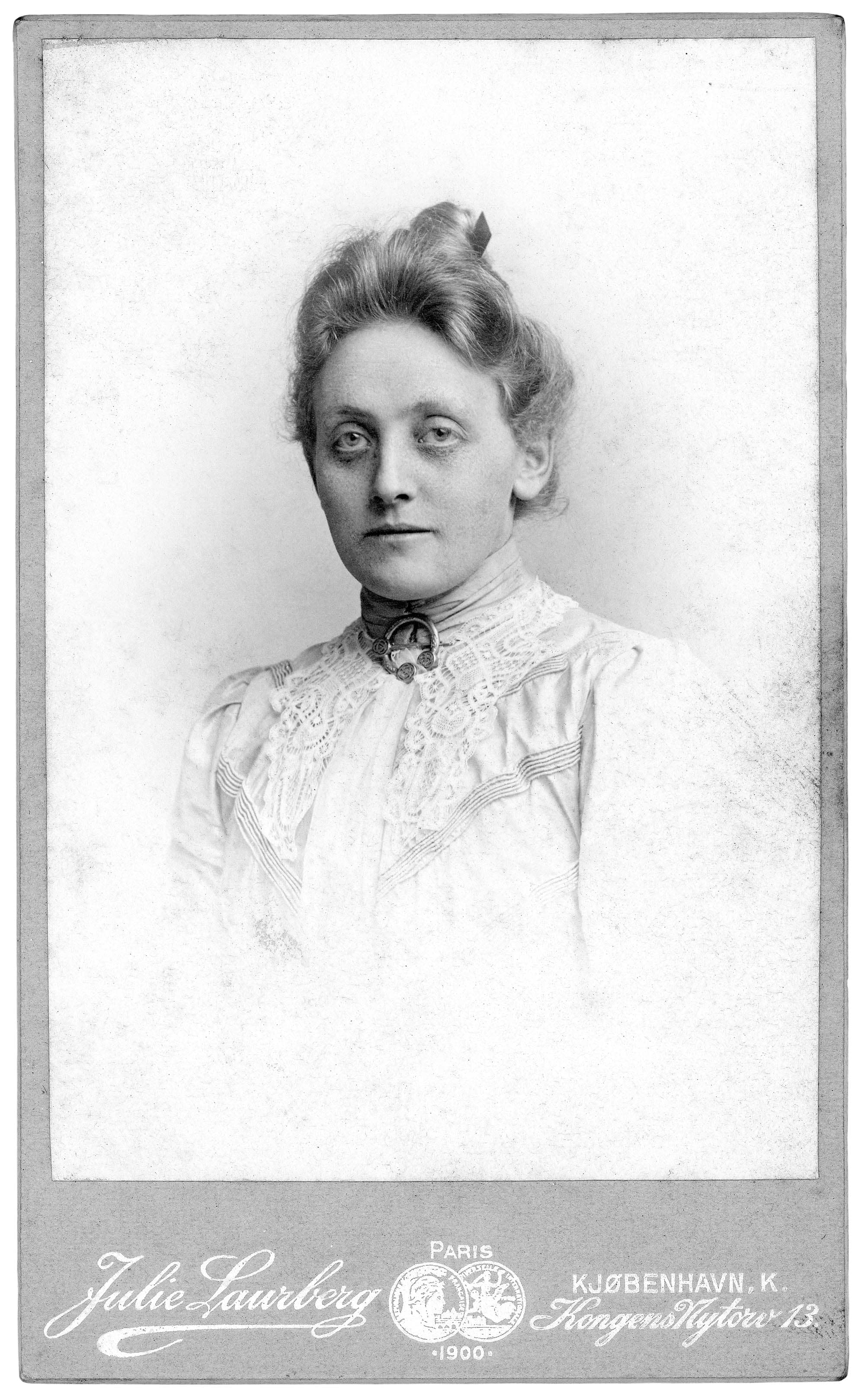 Anne Marie Carl-Nielsens elev Ingrid Kjær, der i 1904 giftede sig med den tyske arkæolog Wilhelm Lermann og bosatte sig i München.