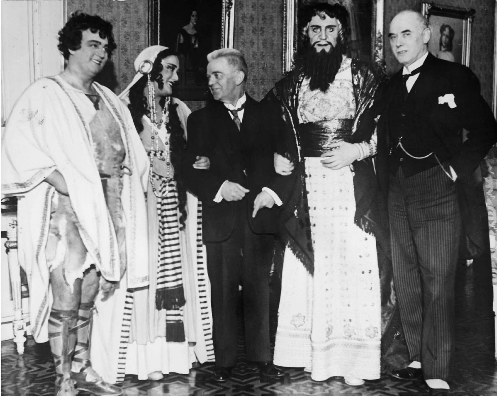 Efter Saul og David på Operaen i Stockholm: David Stockman (David), Brita Hertzberg (Mikal), Carl Nielsen, Einar Larson (Saul) og John Forsell (operachef).